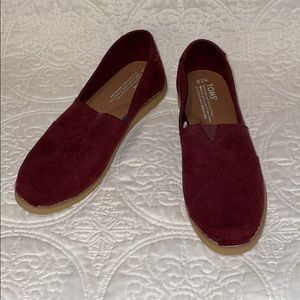 TOMS: burgundy